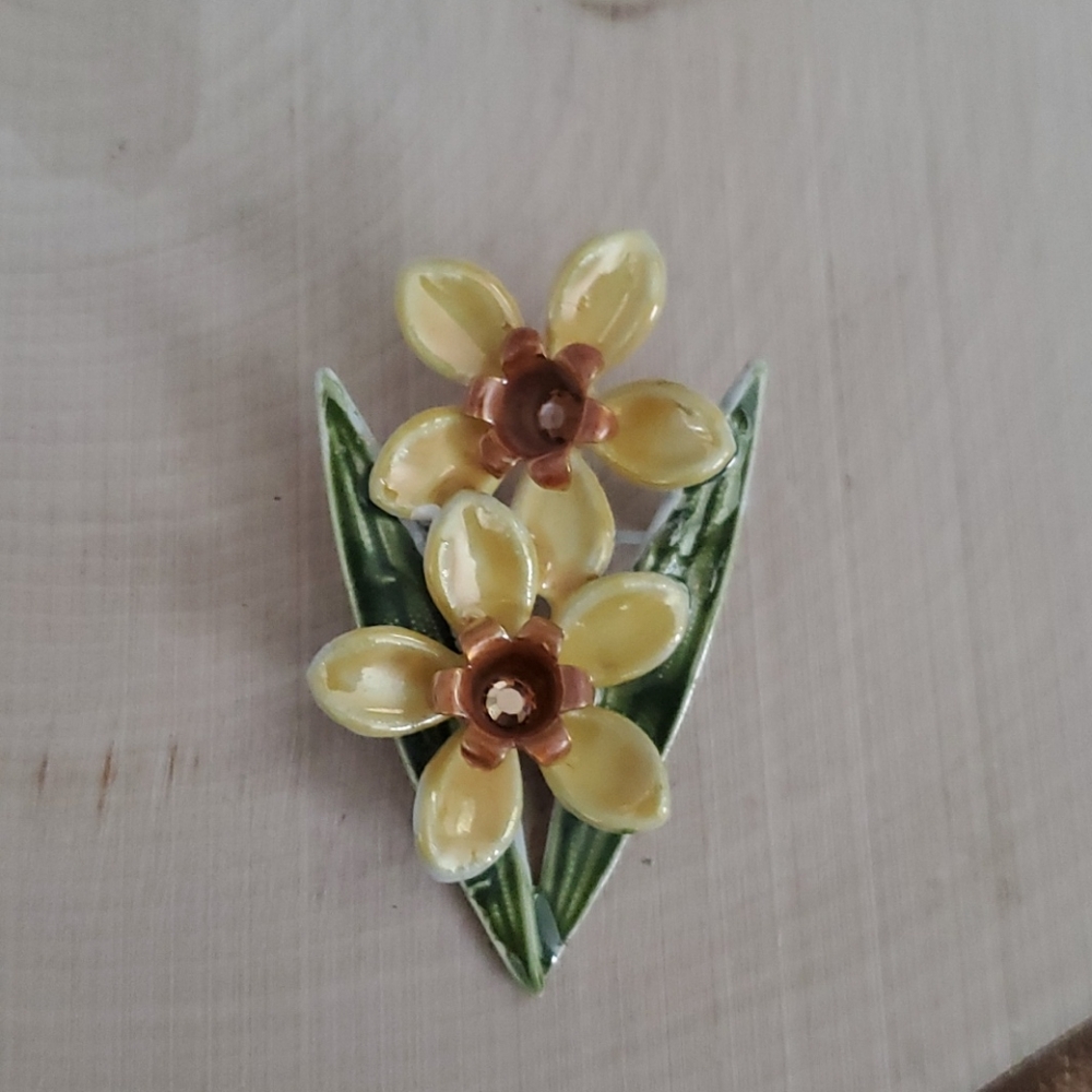Vintage Metal KC Yellow Flower Design Brooch Pin